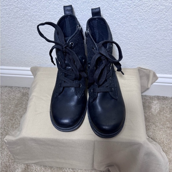 UGG Women's/Girls Hapsburg Laces & Zipper Black Leather Boots - Size 5.5 - Picture 4 of 10